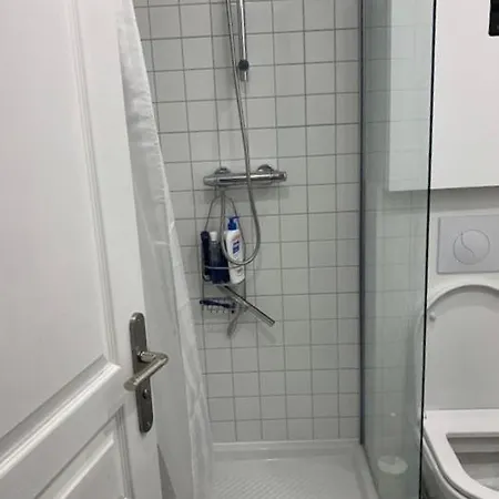 Petit Studio 14M2 Metro Goncourt شقة باريس