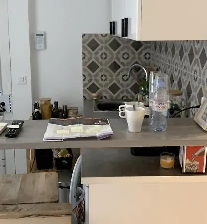 Petit Studio 14M2 Metro Goncourt شقة باريس