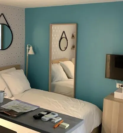 شقة Petit Studio 14M2 Metro Goncourt *
